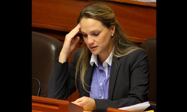 luciana-leon-congresista