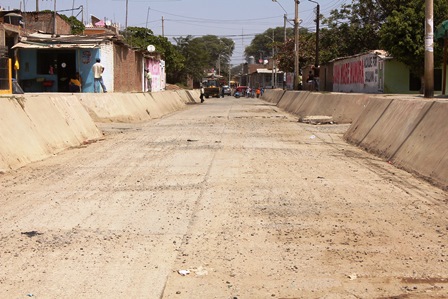 trabajos de limpieza en canal via