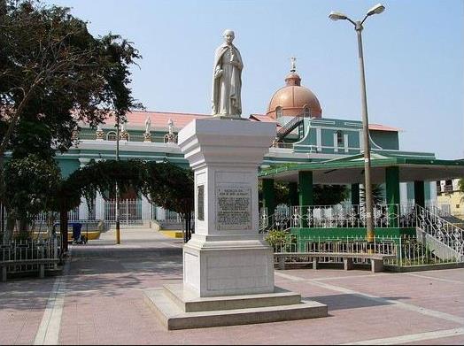 catacaos-plaza-de-armas