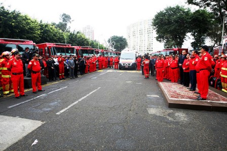 entregan ambulancias a bomberos