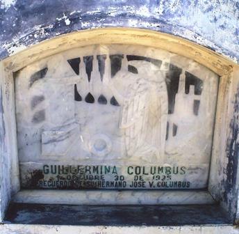 Tumba de Guillermina Columbus Amayo