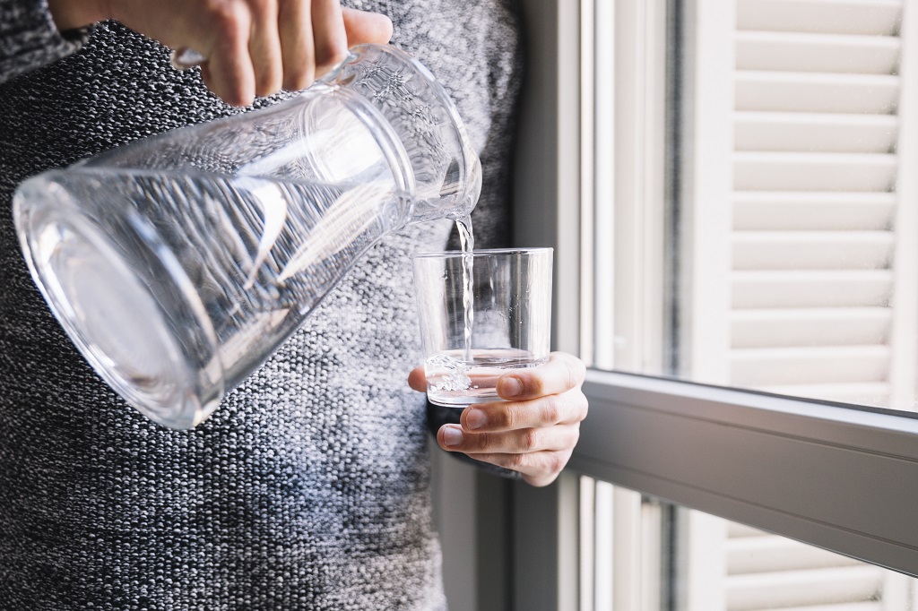 Conozca cuánta agua tomar en invierno