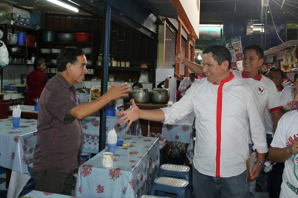 Servando Garcia Saludando
