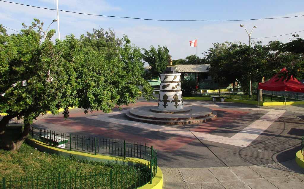 lancones plaza de armas 2