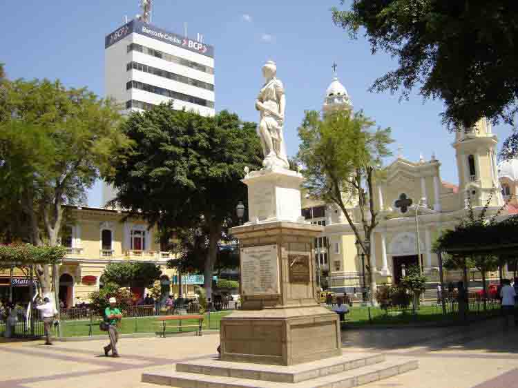 Plaza Armas Piura