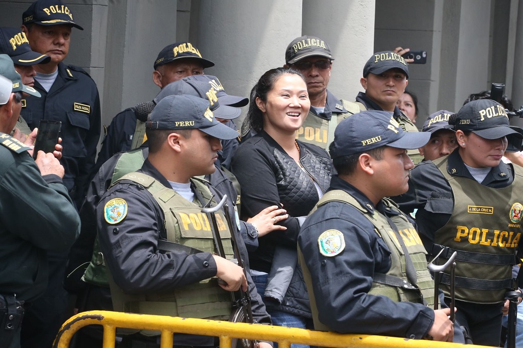 Sin mayor méritos que apellidarse Fujimori, Keiko pretendió ser presidenta