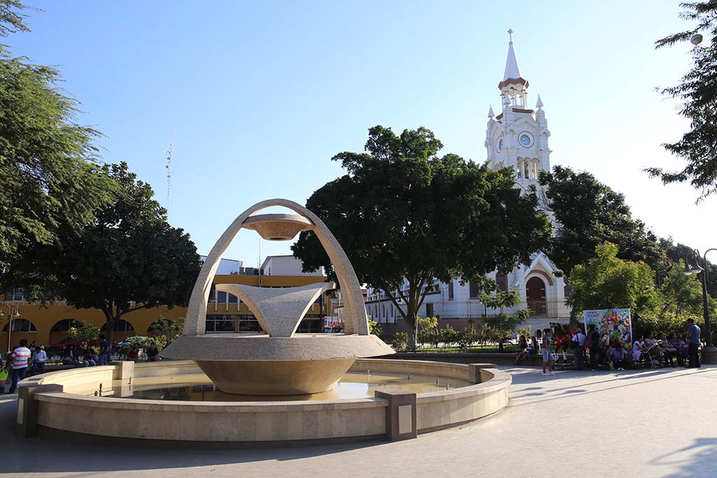 plaza de armas sullana 3