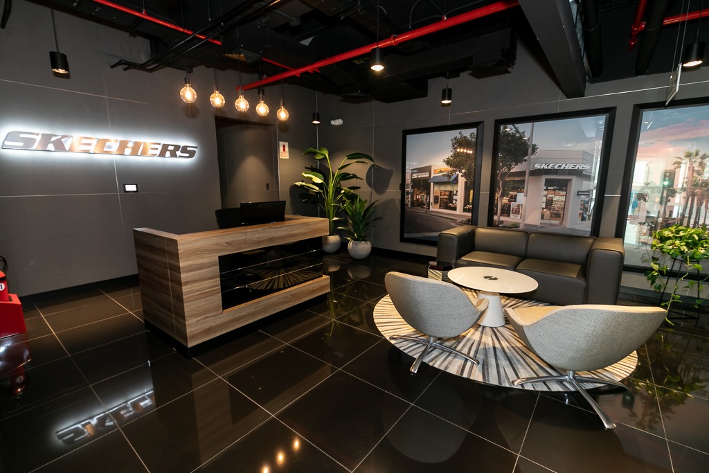 tienda skechers jockey plaza