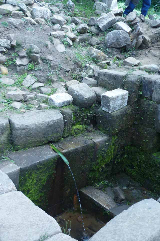 Caida de agua en Bano del Inca