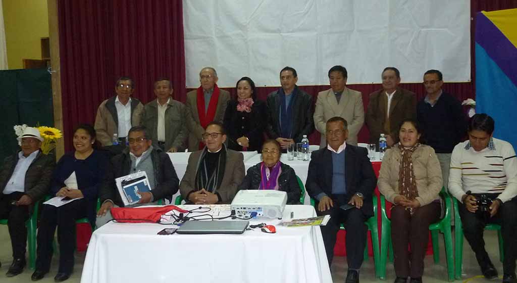 Ponentes con integrantes del Colectivo Ayawaka