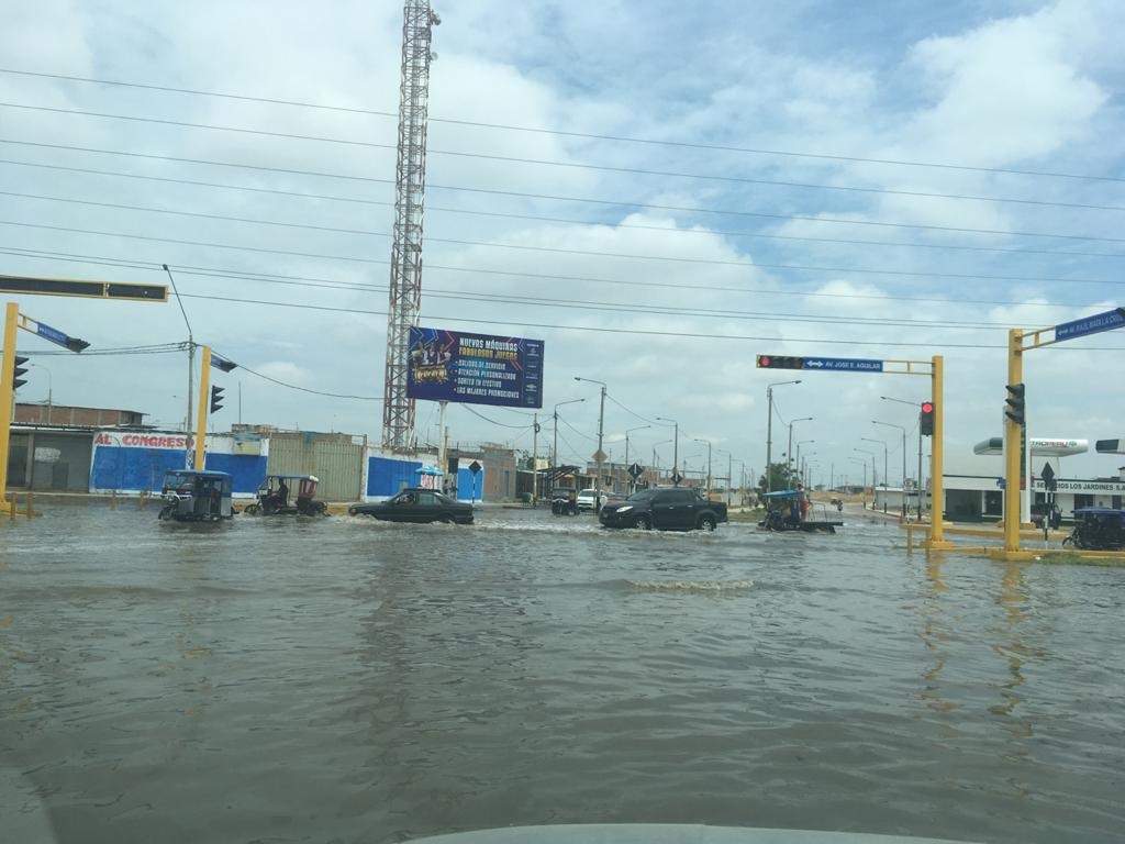 Nuevas vías del sector oeste con grandes charcos de agua