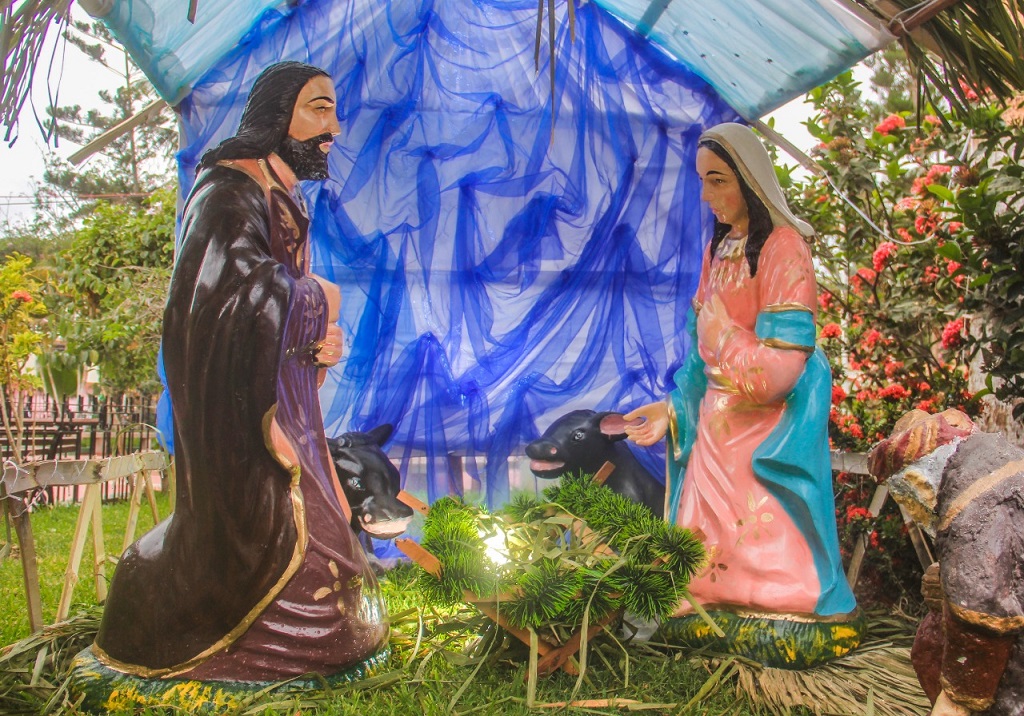 Escultor Oscar Aquino Ipanaqué crea hermoso nacimiento por Navidad