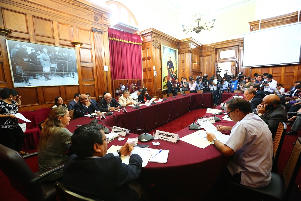 Renuncias de parlamentarios y nuevo poder en el Congreso