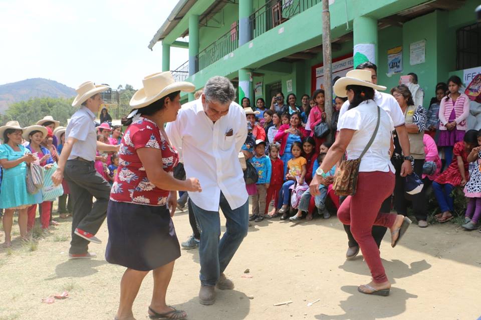 Reynaldo Hilbck danzando