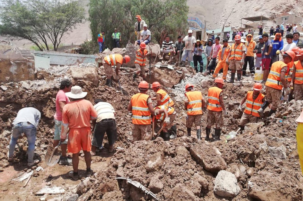 3 Muertos por huaico en Arequipa, distrito de Aplao