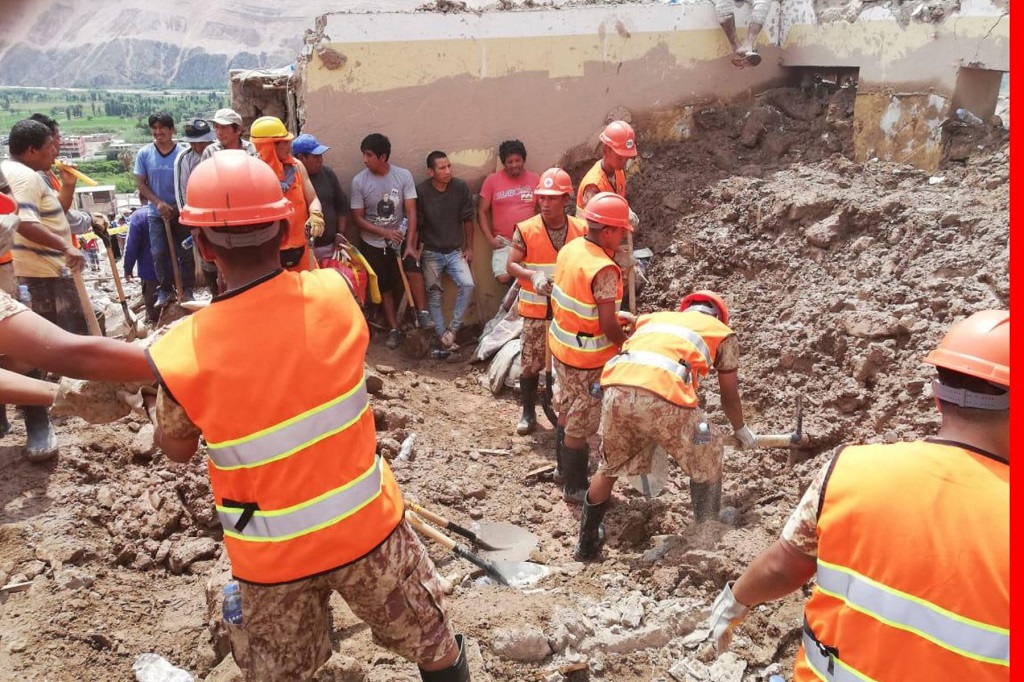 3 Muertos por huaico en Arequipa, distrito de Aplao