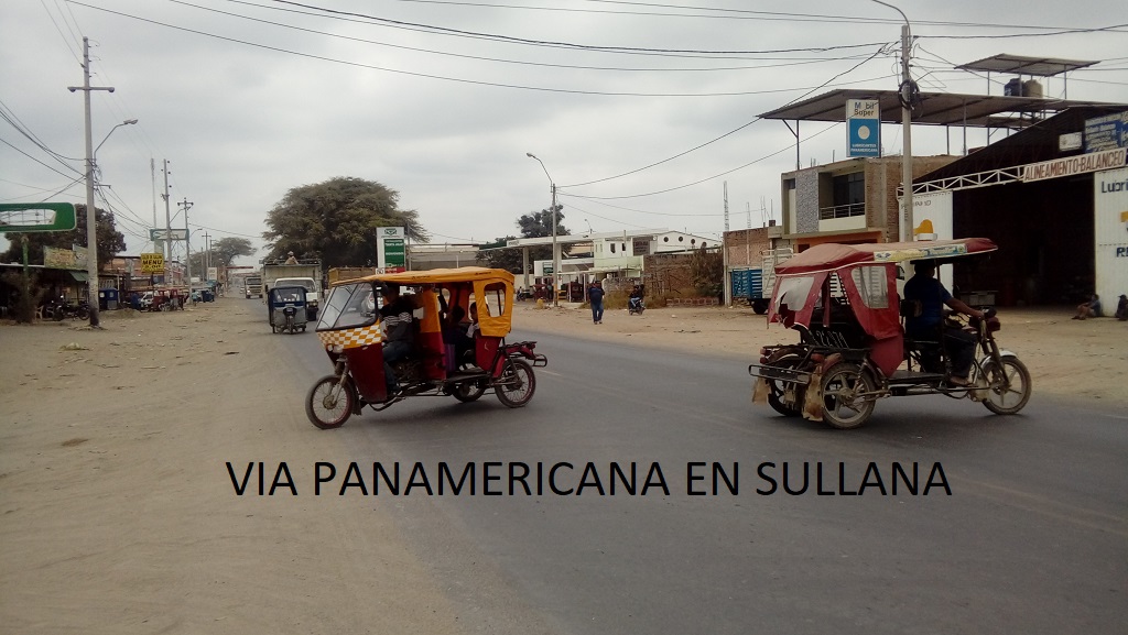 Mototaxis avenida Panamericana en la ciudad de Sullana
