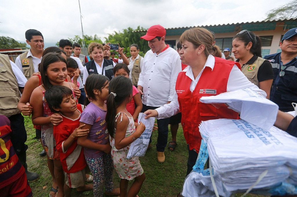 Ministra Zulema Tomas visita zona de Chulucanas