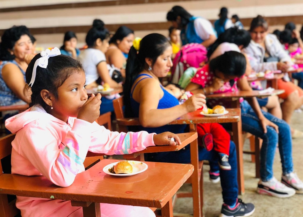 Talara: niños y niñas desayunan alimentos ricos en hierro para combatir anemia