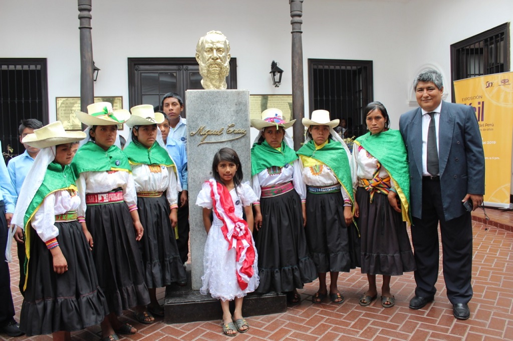 Alumnos quechua hablantes de Chilcapampa en visita a Piura