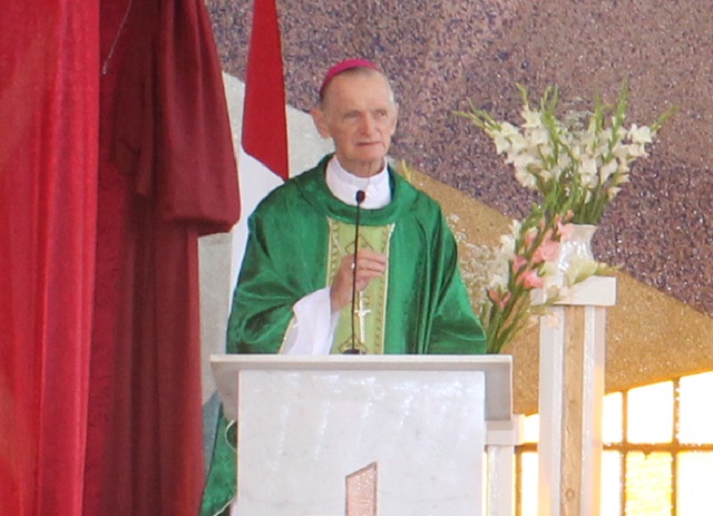 Monseñor Daniel Turley realizó actos religiosos en VIII Aniversario