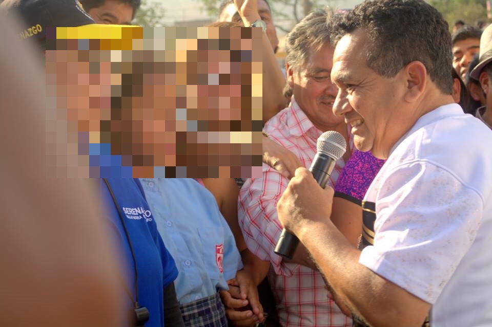 Tony Rosado cantando