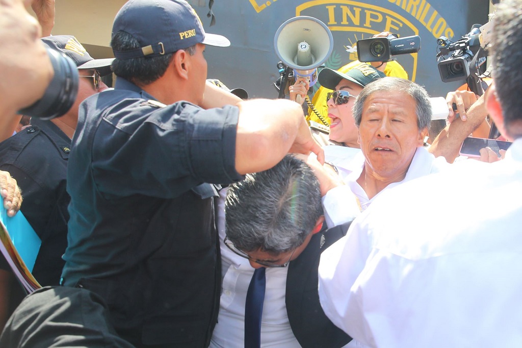 Jose Domingo Perez es agredido por fujimoristas