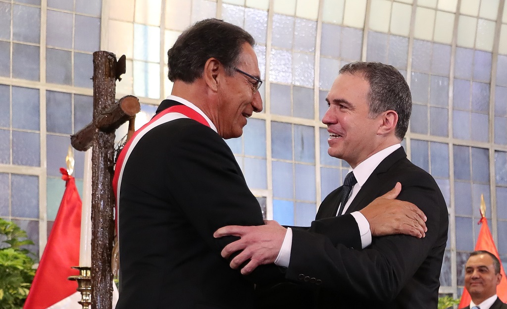 Salvador del Solar y Martin Vizcarra en acto de juramentación