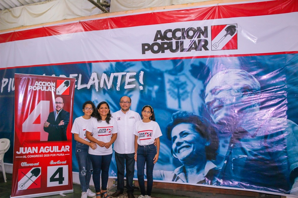 Candidato Juan Aguilar con su familia