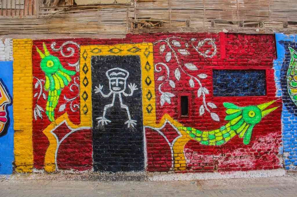 Artista Lellis Rebolledo sigue dando forma a mural en honor a diosa Puyuntalá