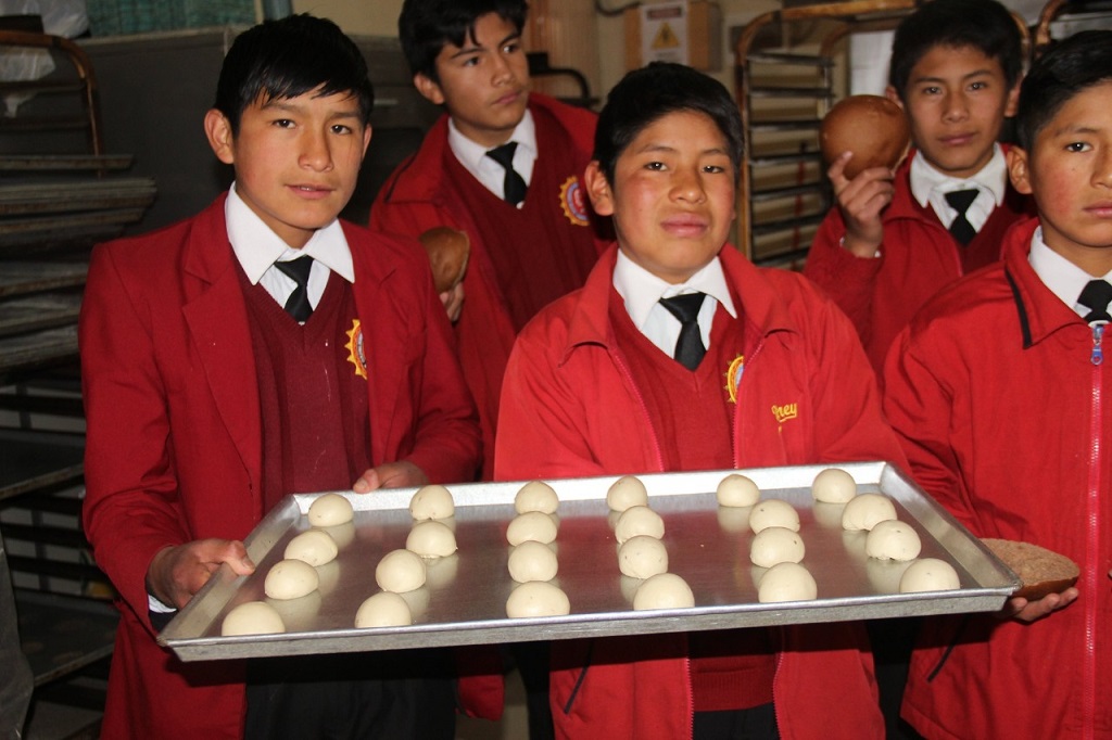 Escolares de Huancavelica elaboran ‘superpan’ para combatir la anemia