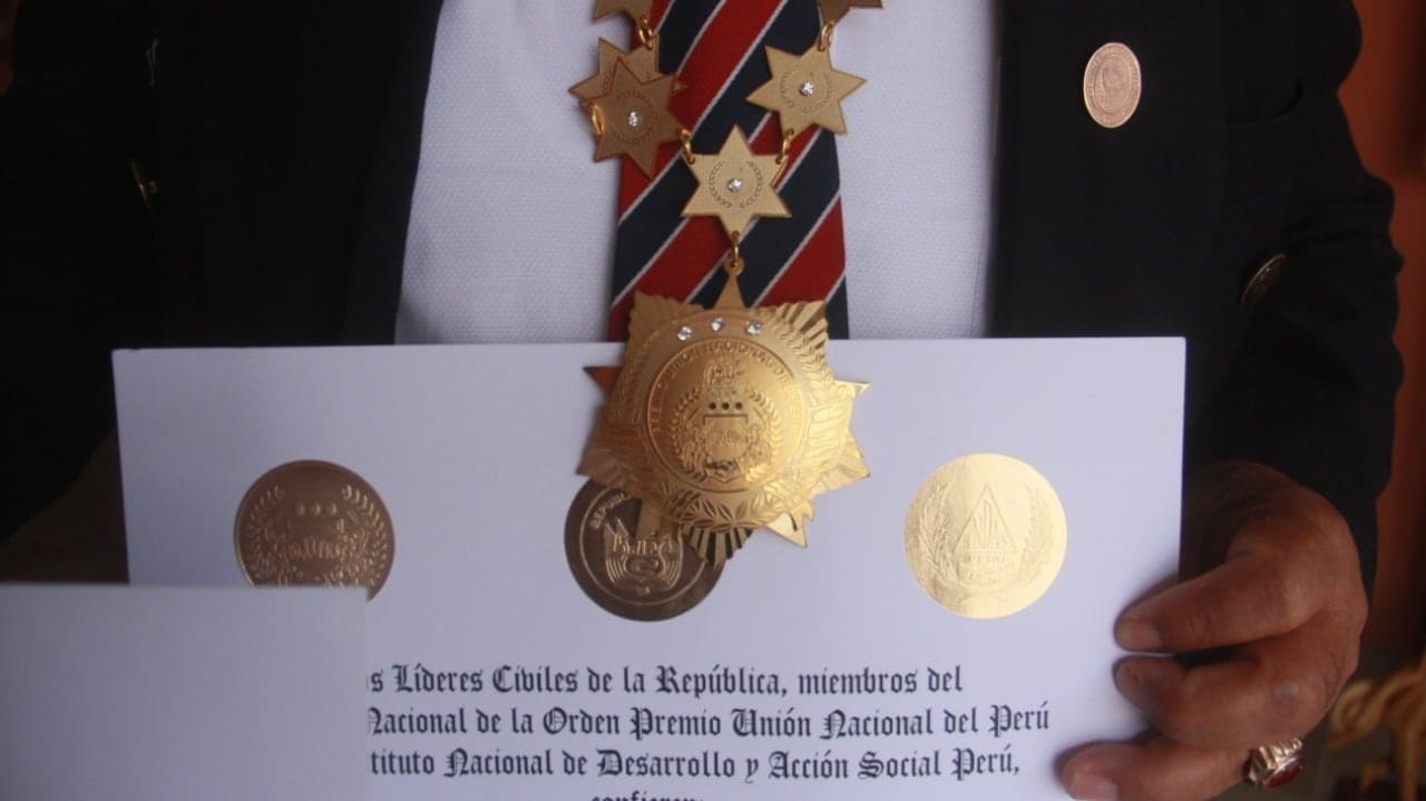 Teofilo Aquino Ipanaque recibe homenaje