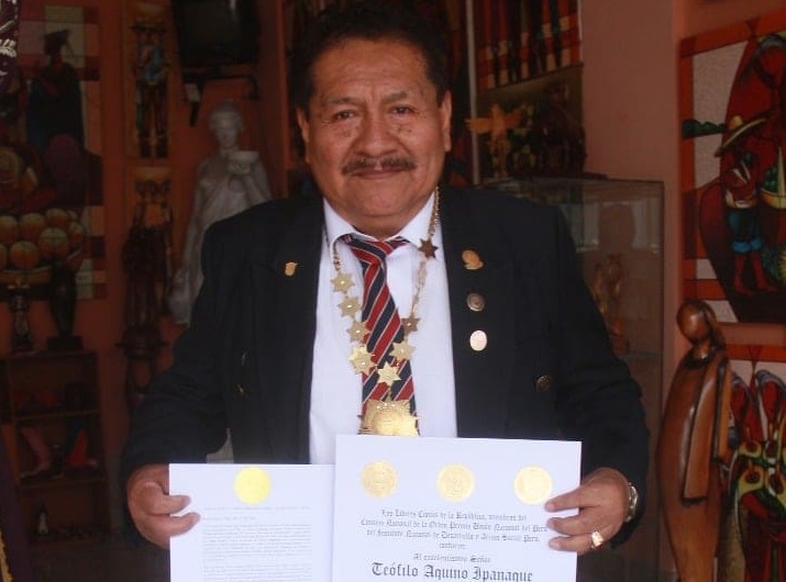 Artista cataquense Teófilo Aquino recibió condecoración por sus aportes culturales