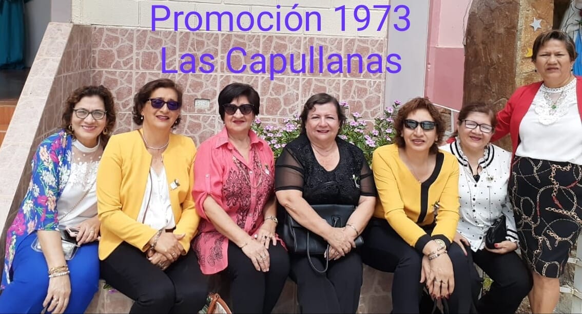 Exalumnas de Capullanas celebrando aniversario