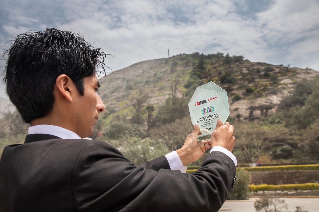 Becario Zoser Ramos ganó Premio Nacional de la Juventud 2019