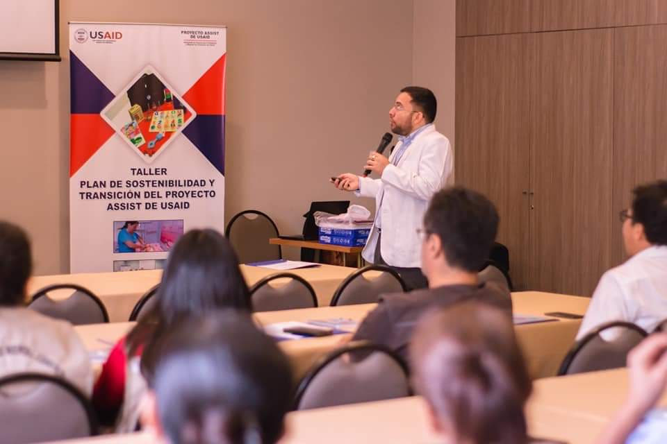 Desarticulación afecta a sector salud según Dr. Requena Palacios
