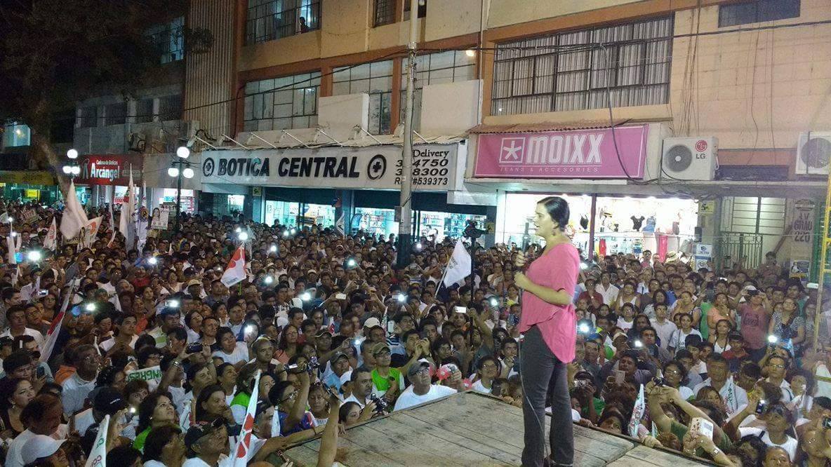 Veronika Mendoza en presentación en la ciudad de Piura