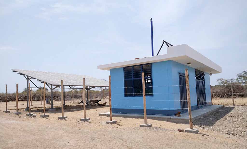 obra que trabaja con paneles solares 1