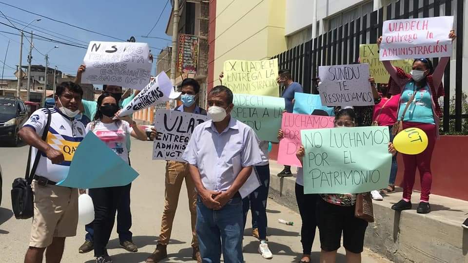 Sullana: alumnos de la Universidad Católica Los Ángeles de Chimbote realizaron protesta