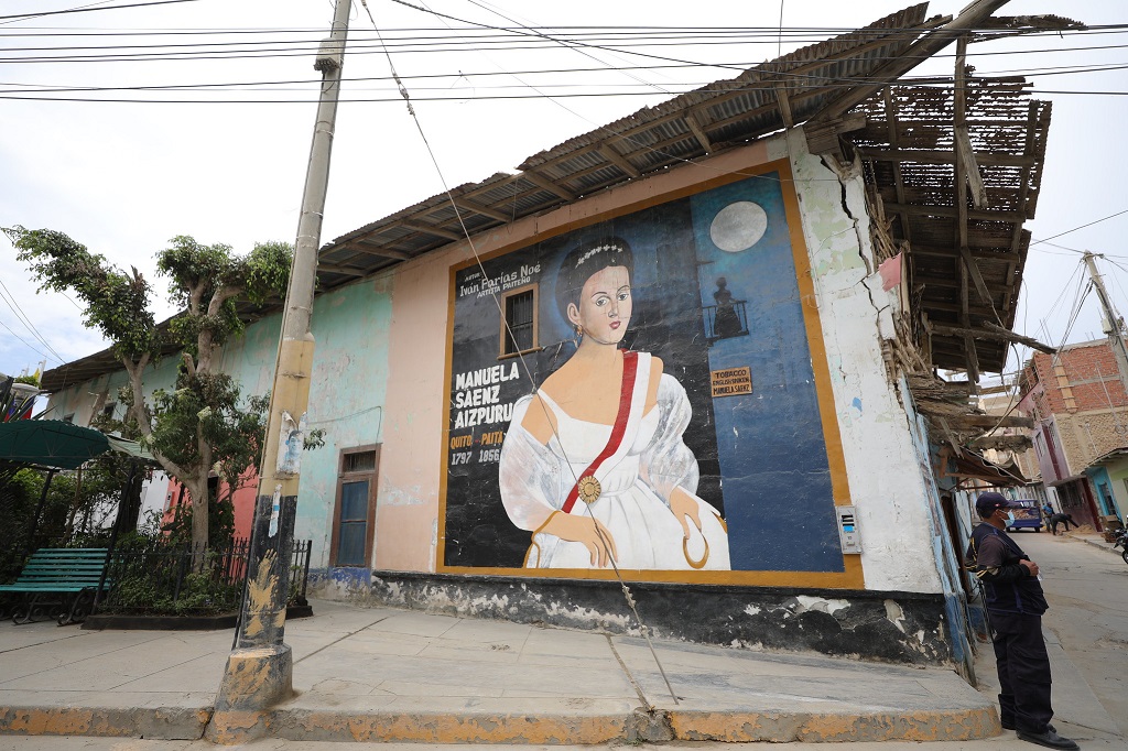 Mural de Manuela Sáenz en la ciudad de Paita