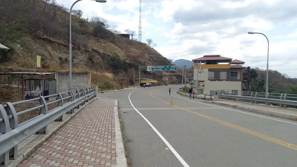 Puente Internacional totalmente desolado tras pandemia