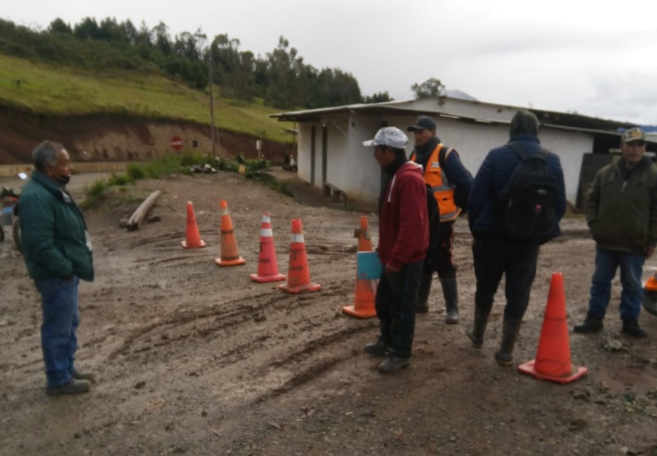 Trabajadores carretera Canchaque Huancabamba 01