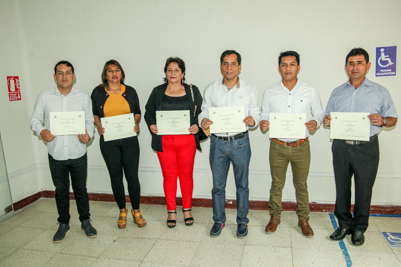 Julio Oliva Reto recibe credenciales 1
