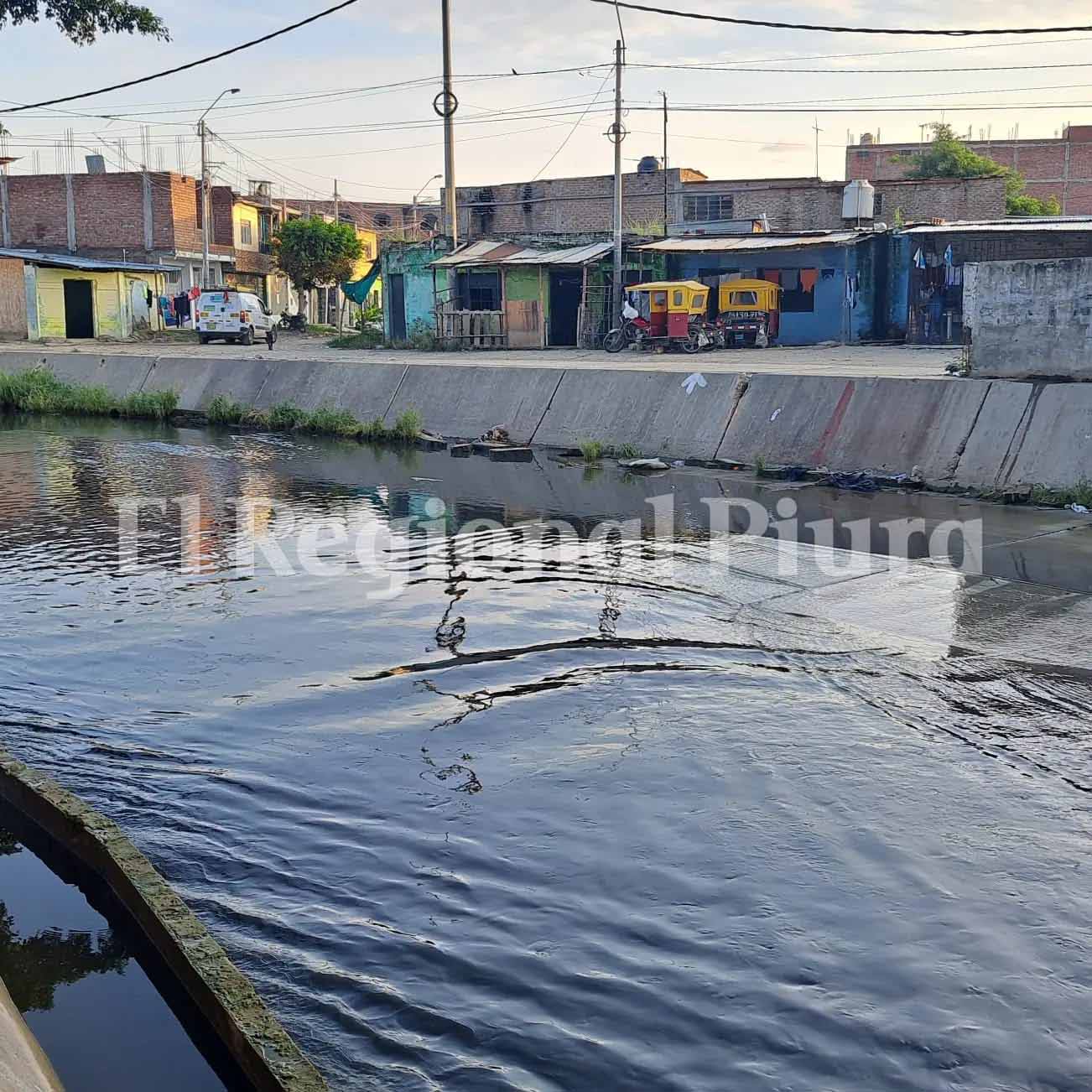 aguas putrefactas canal via Sullana 1