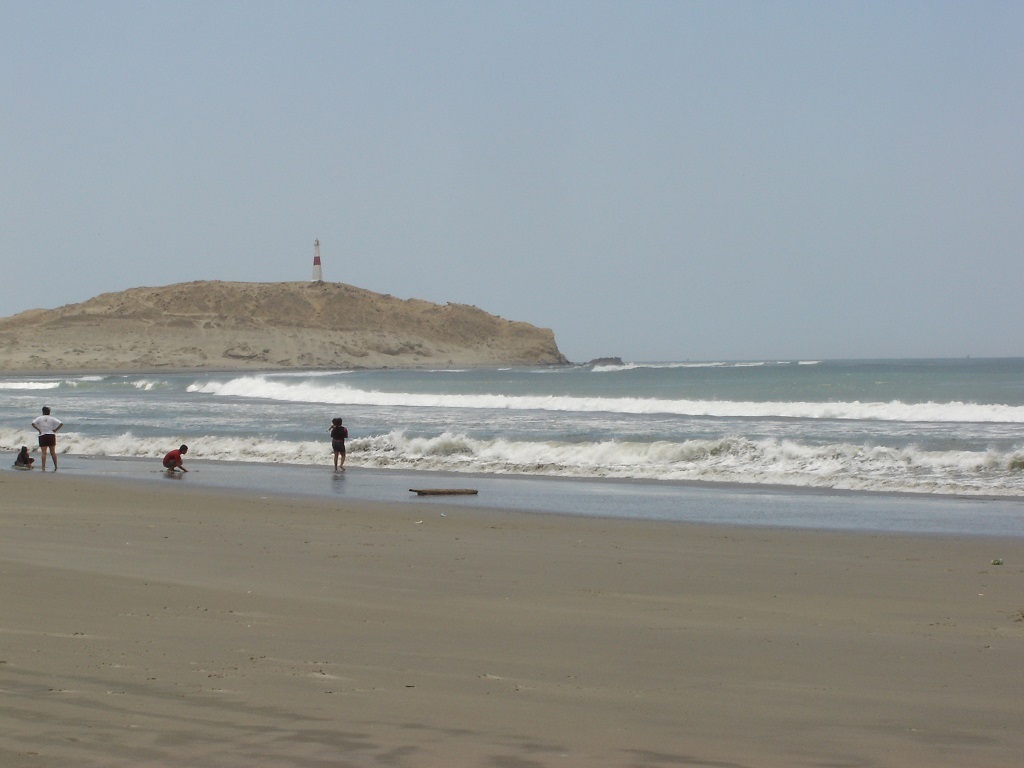 Playa de Negritos, en la provincia de Talara