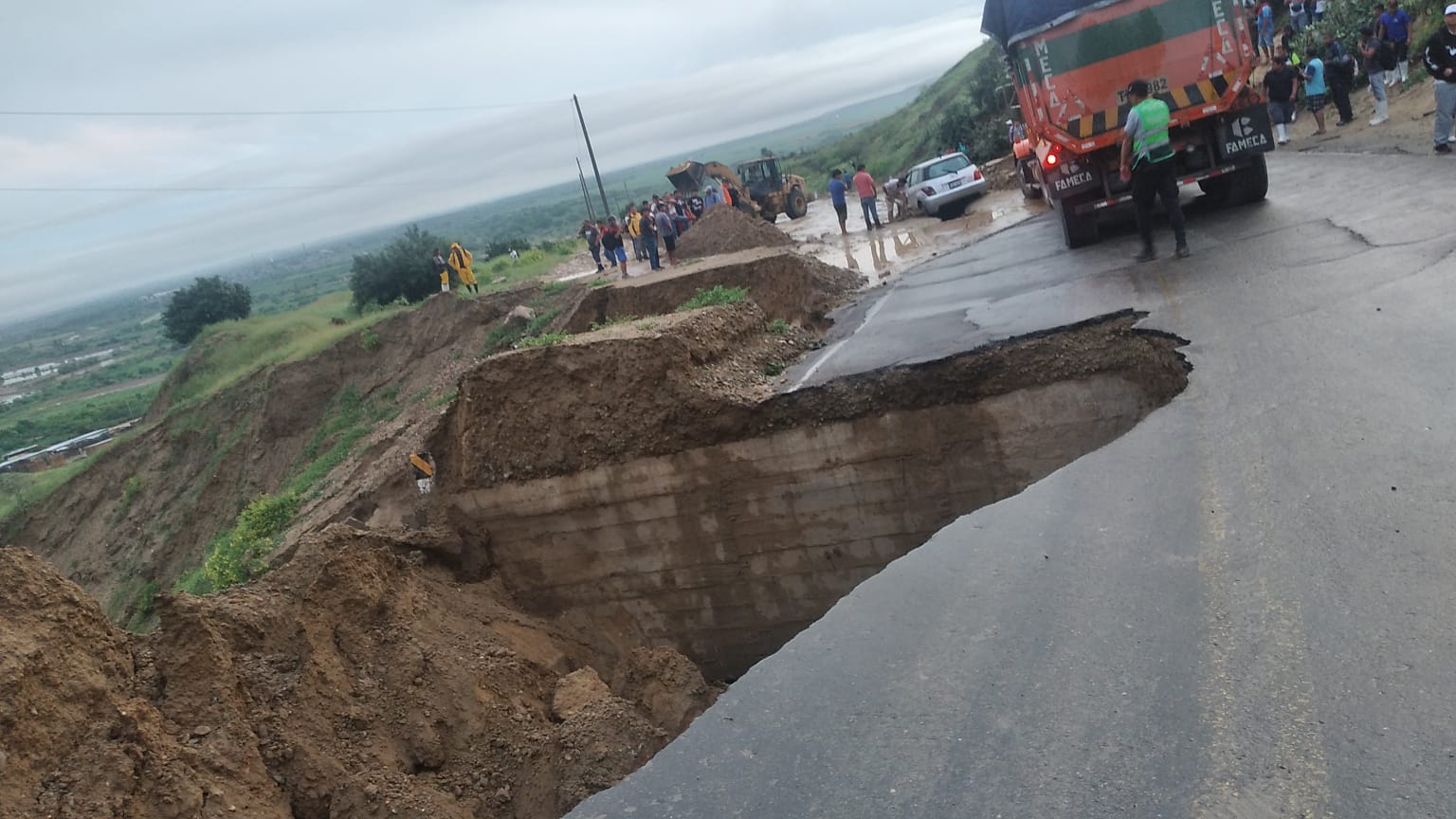 Carretera Paita Sullana destruida 02