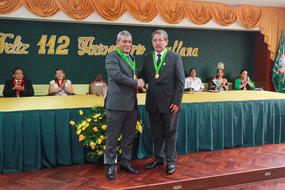 Miguel Arturo recibe reconocimiento 1