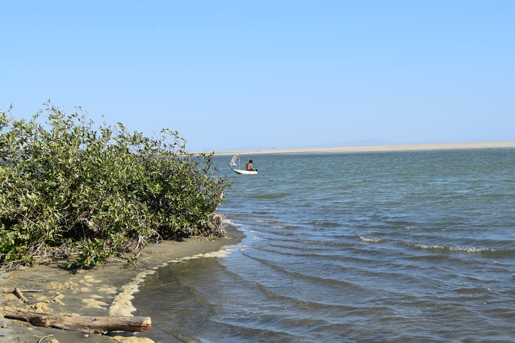 Desembocadura del rio Chira en la La Bocana de San Luis de Miramar