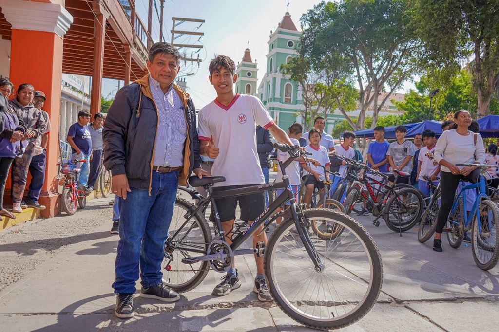 Ciclistas Catacaos 02